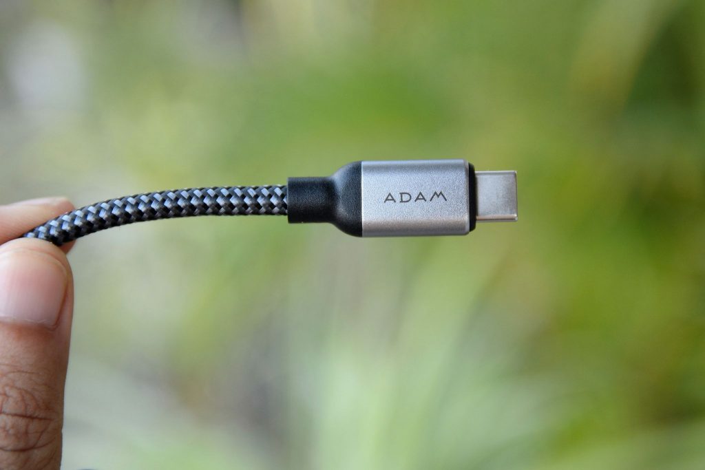 Trên tay Hub USB-C ADAM ELEMENTS 8 IN 1 – Hoàn thiện tốt, sạc PD 100W, không nóng, bảo hành 3 năm